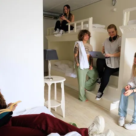 Hostel Will & Tate *