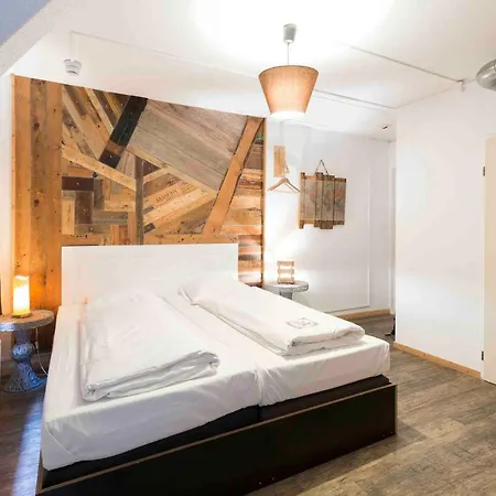 Will & Tate Hostel *